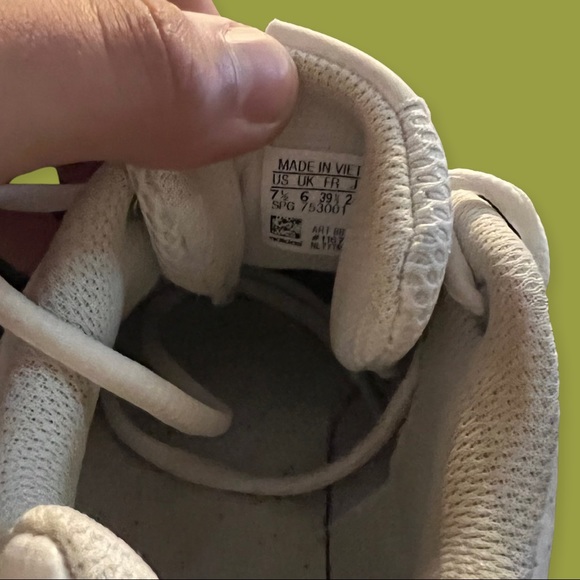 Adidas shoes - Picture 4 of 4